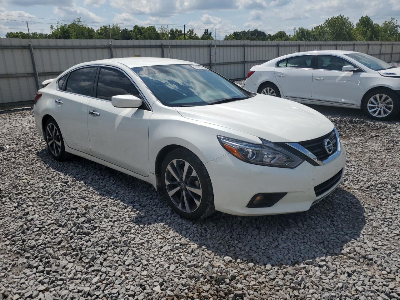 2017 Nissan Altima VIN 1N4AL3AP1HN349553 photo 4