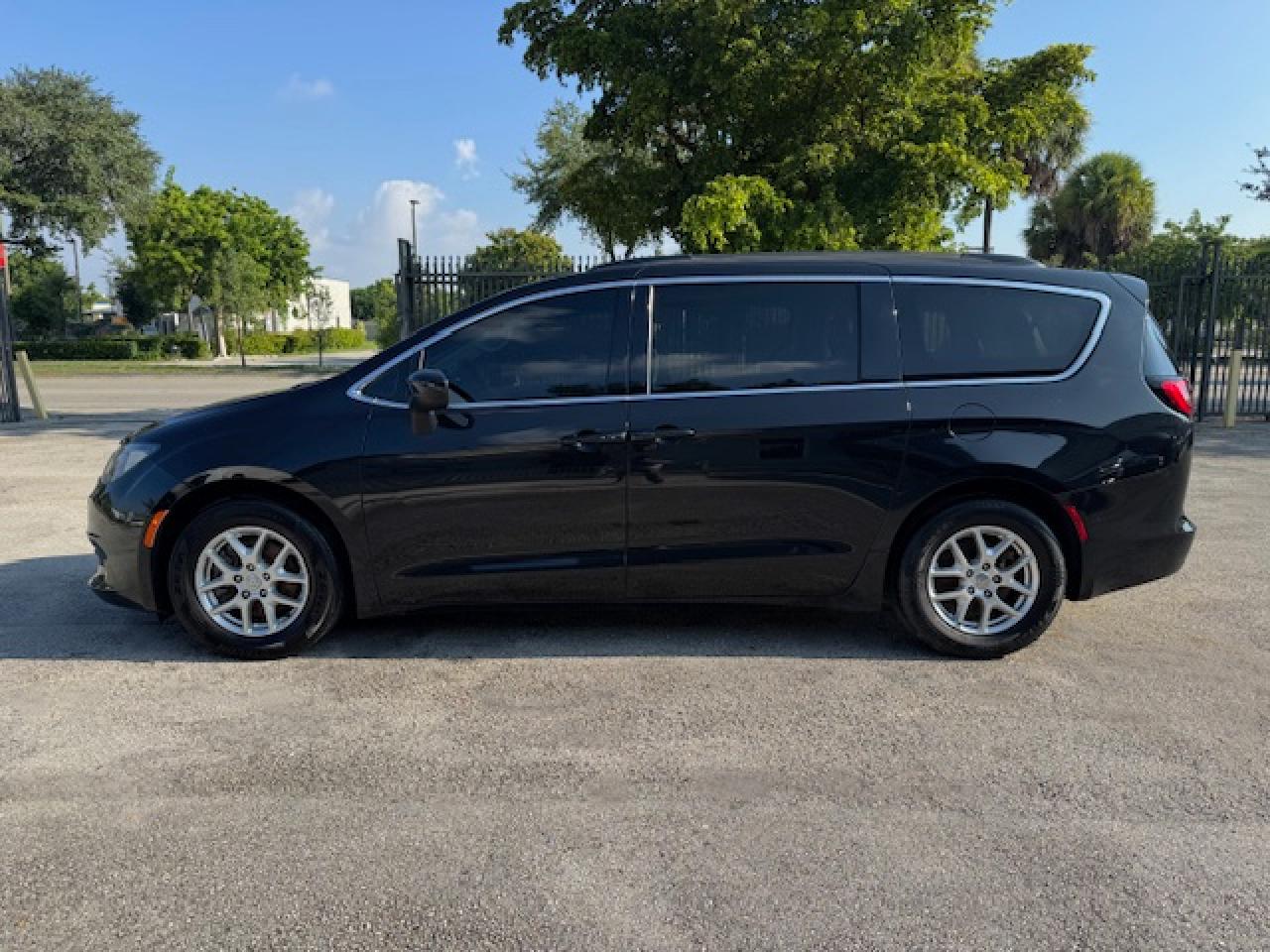 2020 Chrysler Minivan VIN 2C4RC1DG7LR163251 photo 12