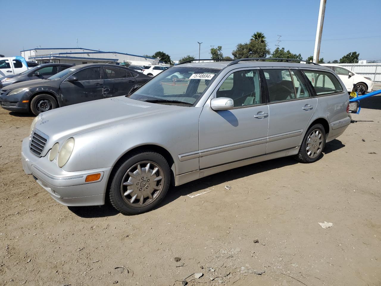 2001 Mercedes-Benz E-class VIN WDBJH65J01B276815 photo 1