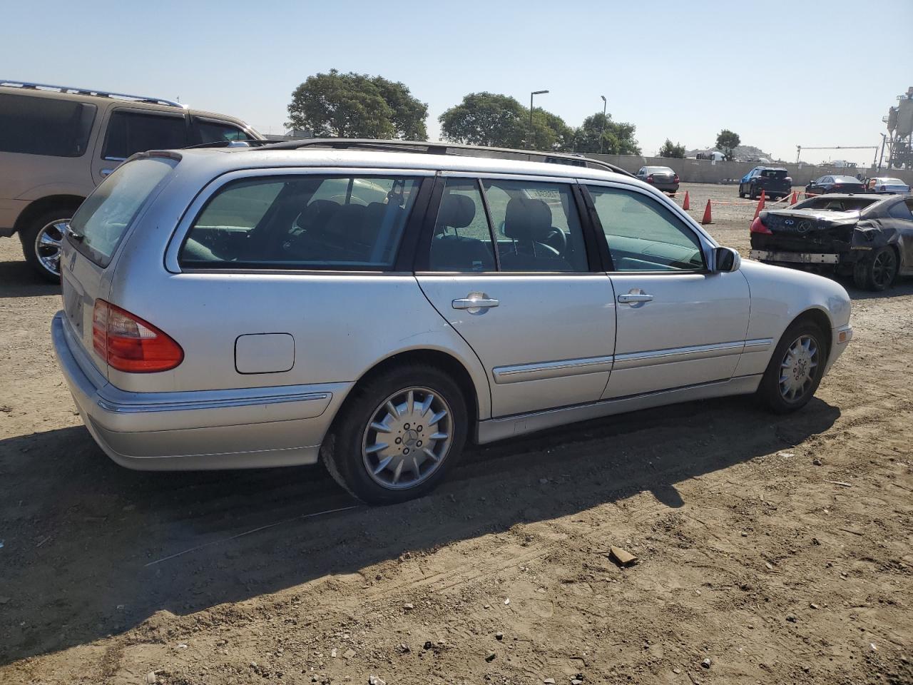 2001 Mercedes-Benz E-class VIN WDBJH65J01B276815 photo 3