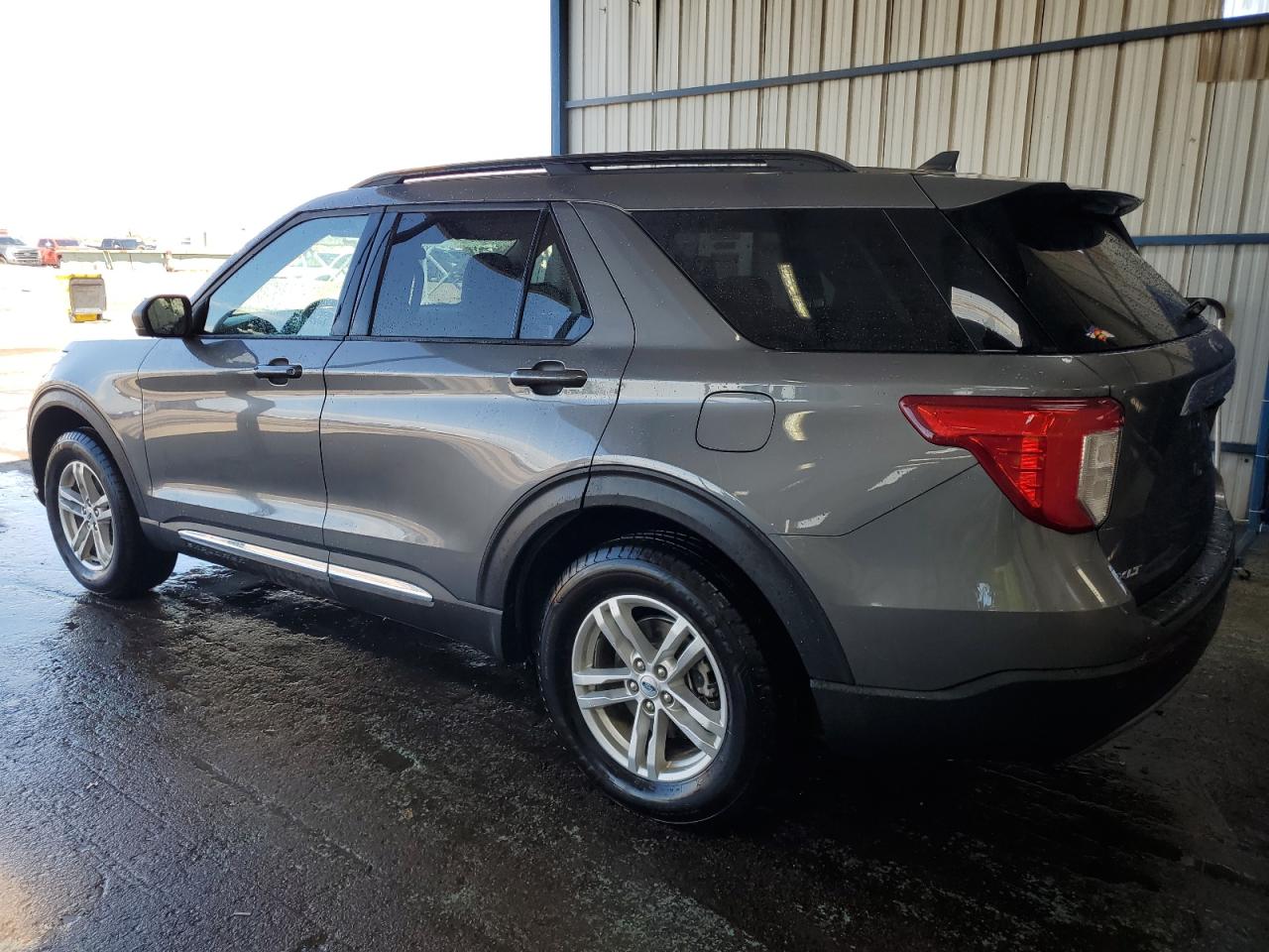 2023 Ford Explorer VIN 1FMSK8DH2PGA86605 photo 2