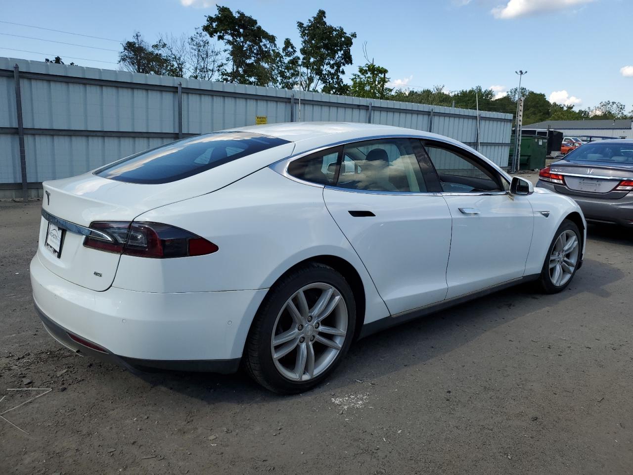 2014 Tesla Model s VIN 5YJSA1H1XEFP55657 photo 3