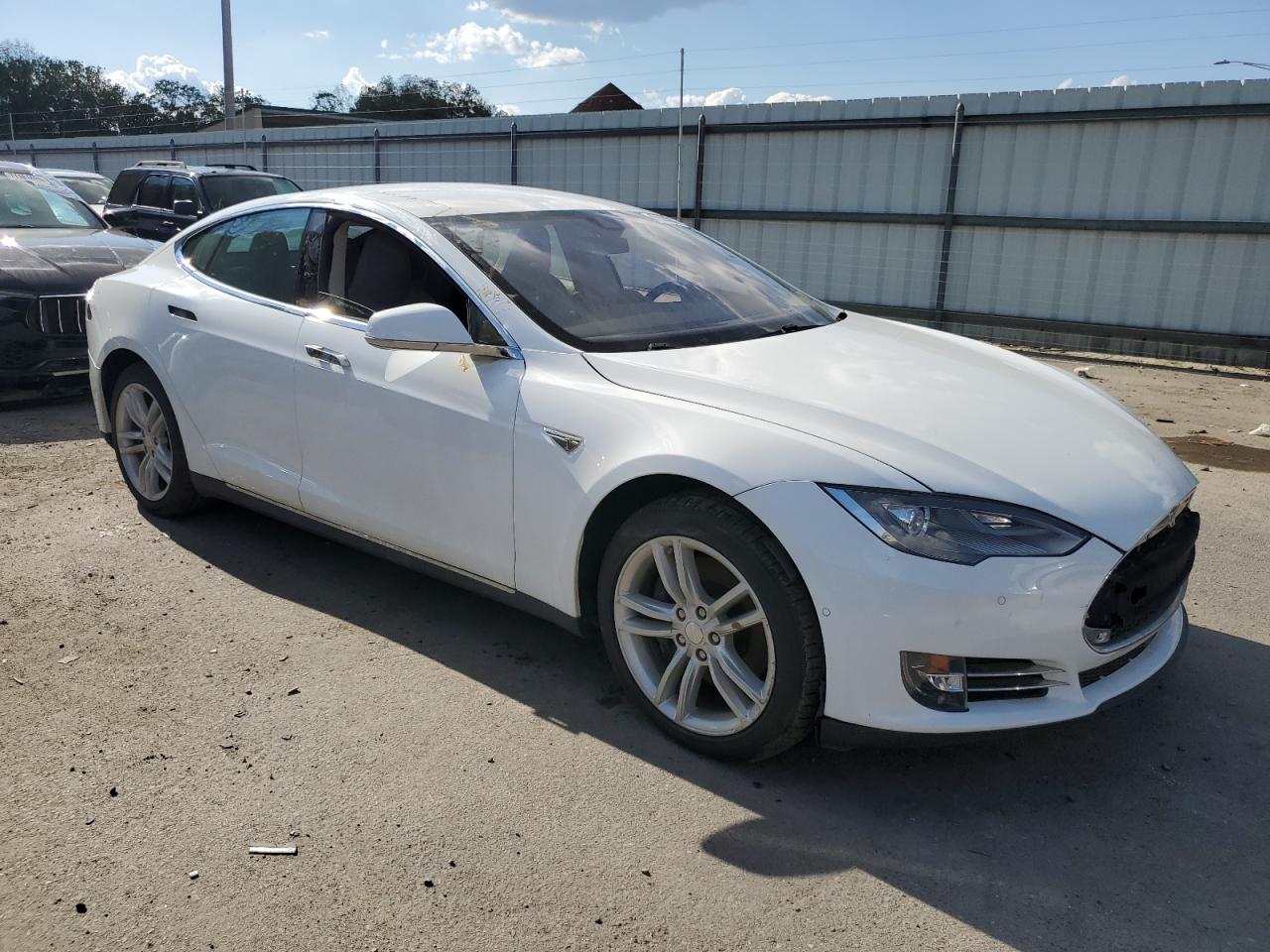 2014 Tesla Model s VIN 5YJSA1H1XEFP55657 photo 4