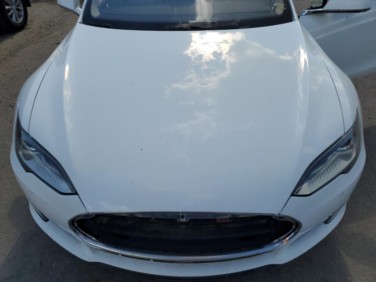2014 Tesla Model s VIN 5YJSA1H1XEFP55657 photo 11