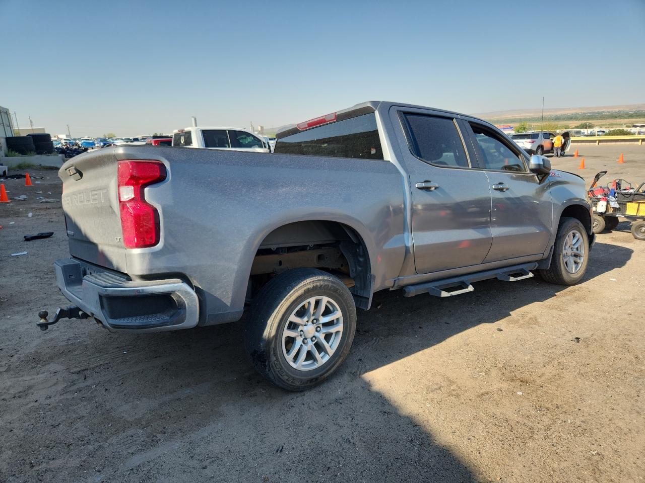 2020 Chev Silverado VIN 3GCUYDED4LG331550 photo 3