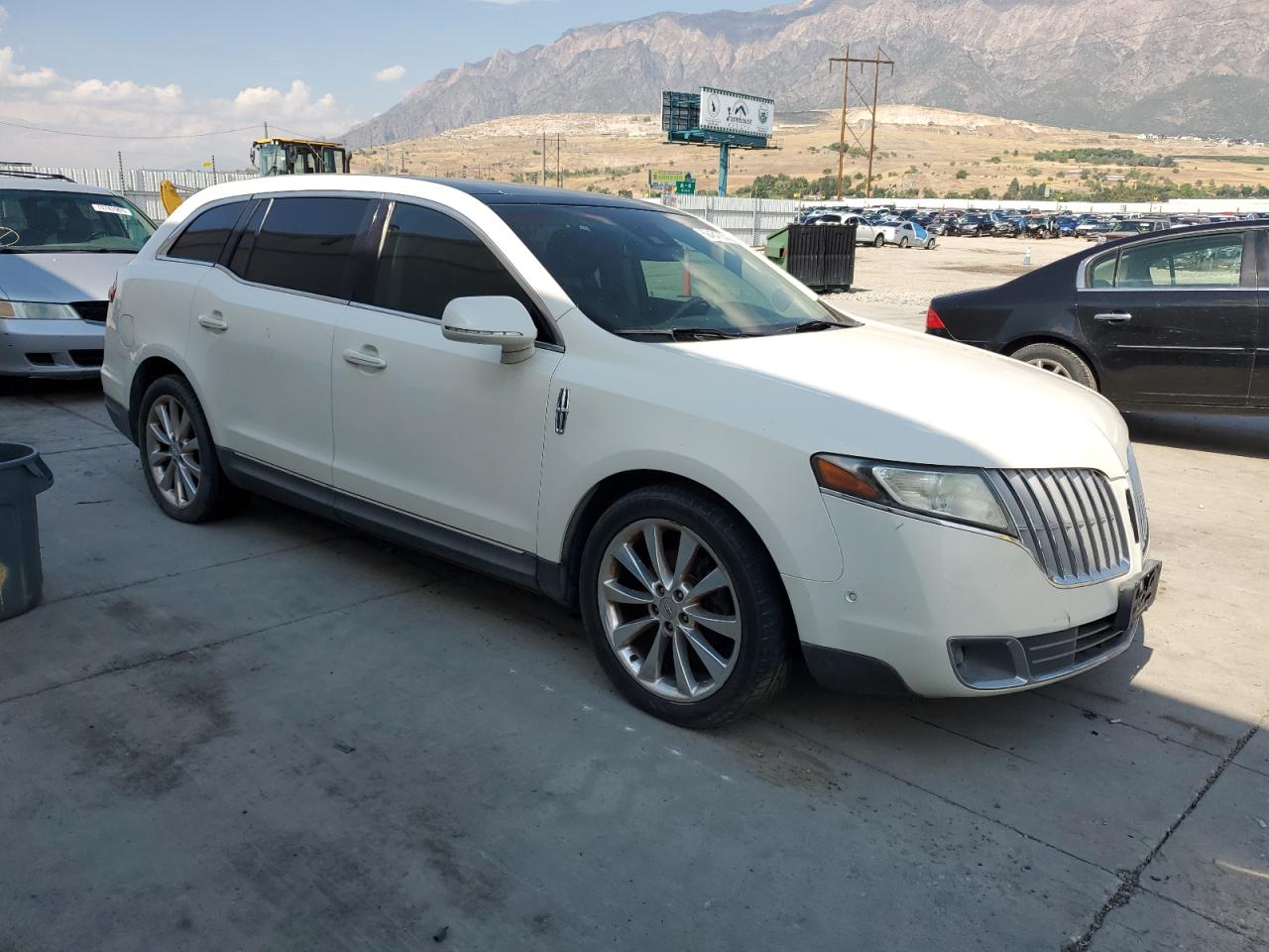 2012 Lincoln Mkt VIN 2LMHJ5AT9CBL53684 photo 4