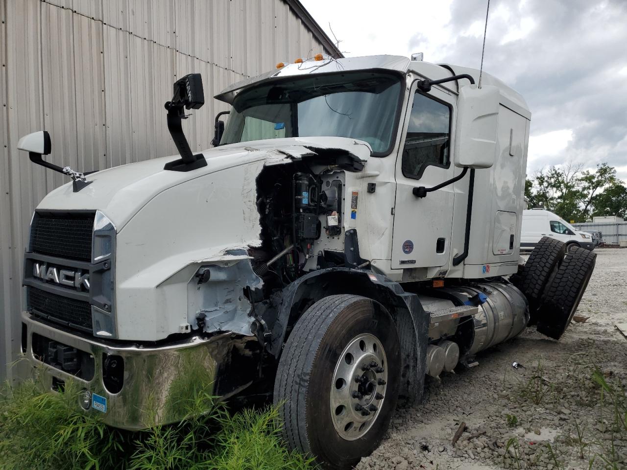 2024 MACK All other VIN 1M1AN4GYXRM042562 photo 2
