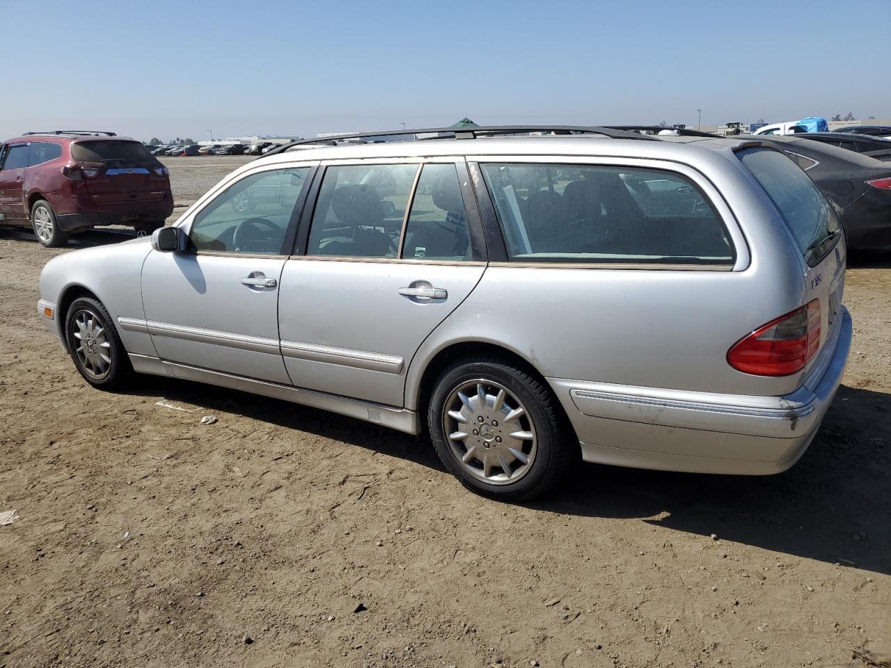 2001 Mercedes-Benz E-class VIN WDBJH65J01B276815 photo 2