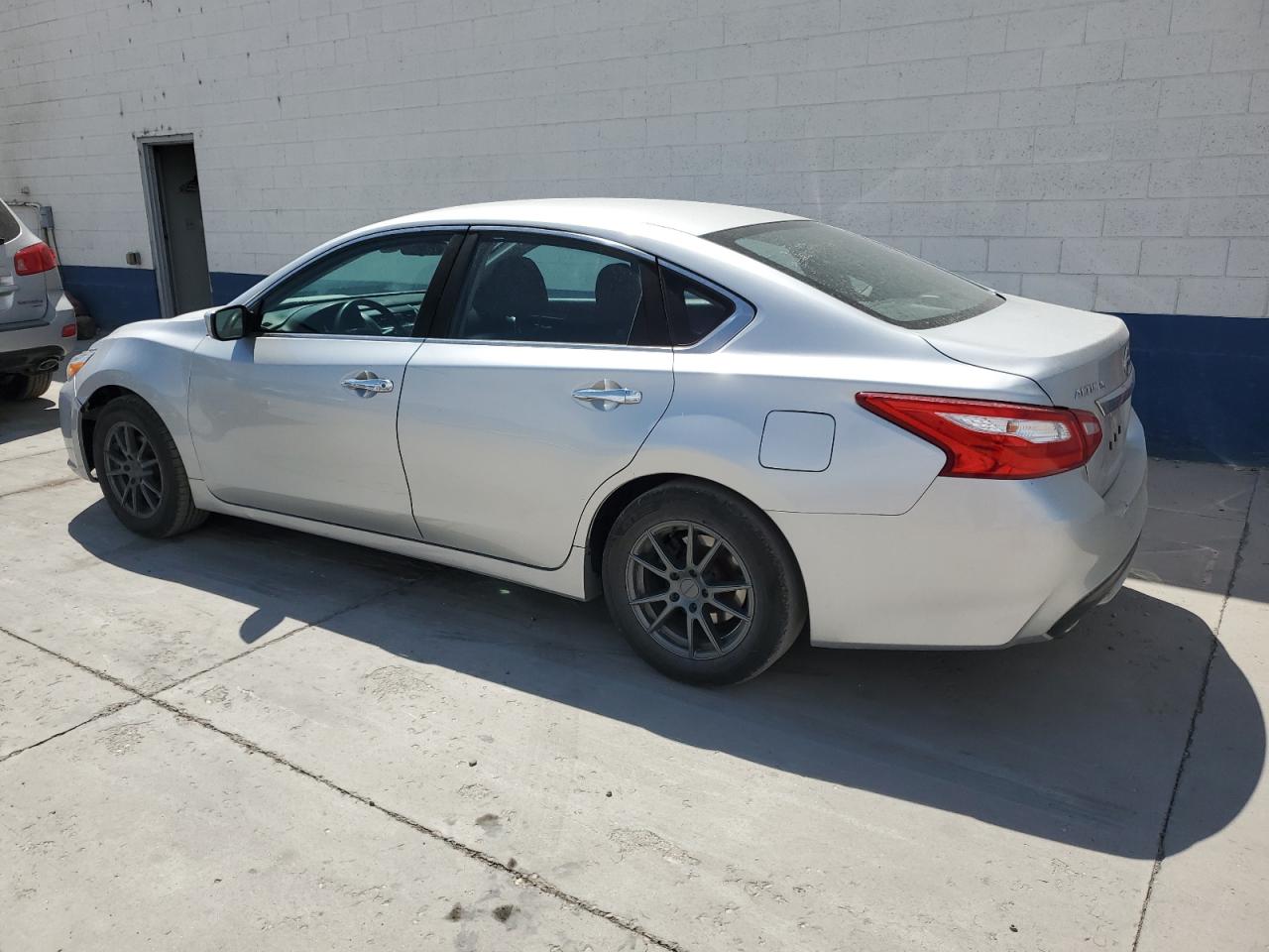 2017 NISS Altima VIN 1N4AL3APXHN355190 photo 2