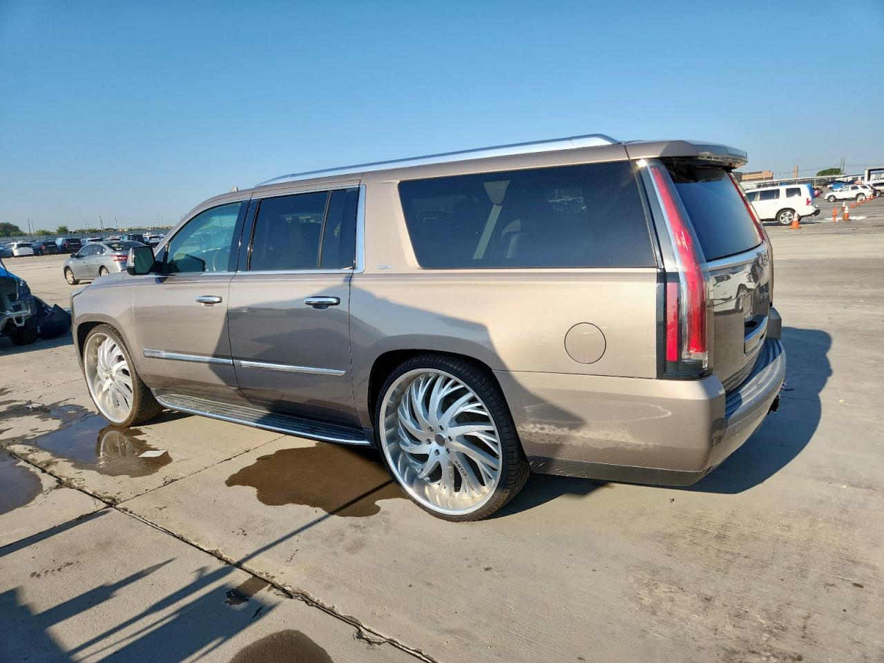 2015 Cadillac Escalade VIN 1GYS4SKJ9FR556059 photo 2