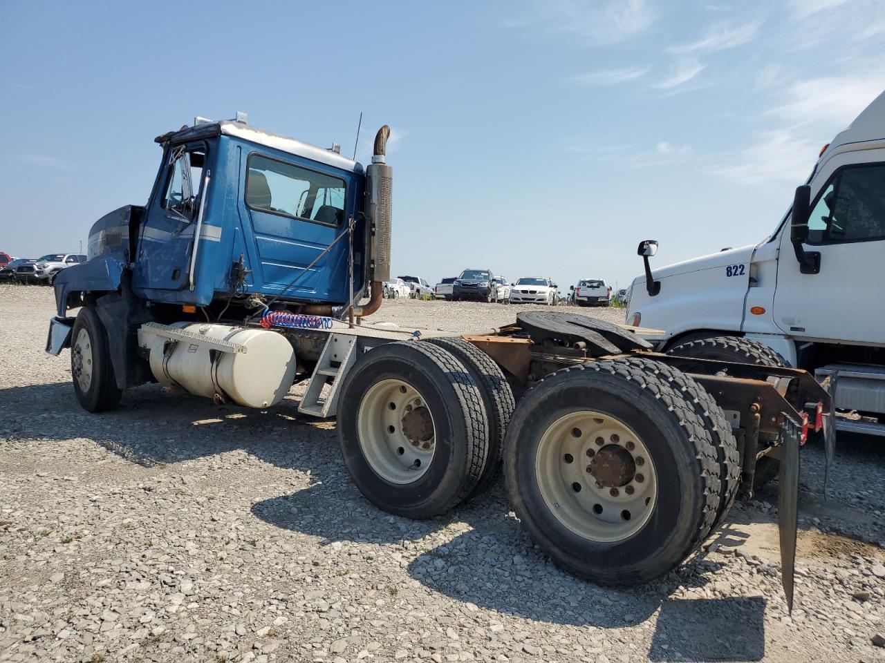 1997 MACK All models VIN 1M1AA13Y8VW073923 photo 3