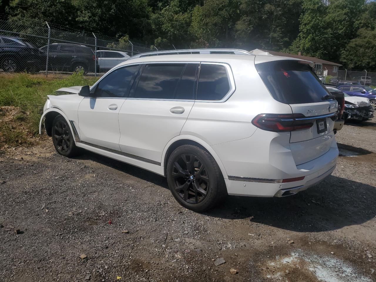 2023 BMW X7 VIN 5UX23EM01P9P25098 photo 2