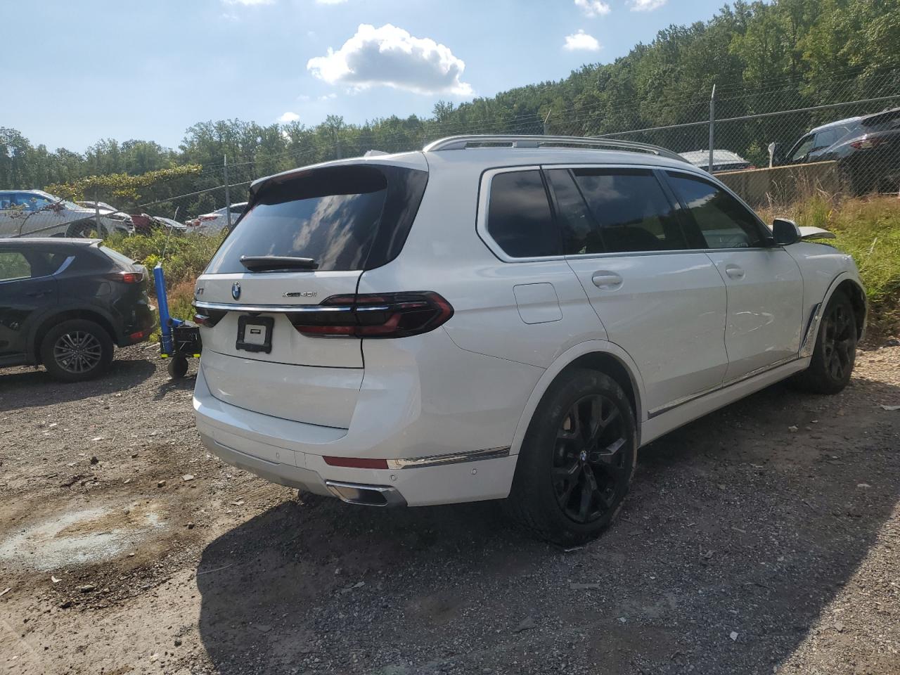 2023 BMW X7 VIN 5UX23EM01P9P25098 photo 3
