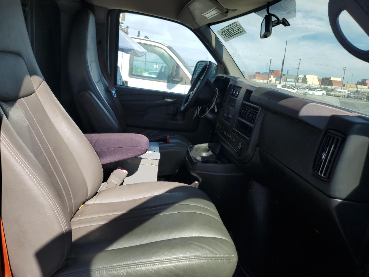 2014 Chevy Express VIN 1GCWGFCB8E1134021 photo 10