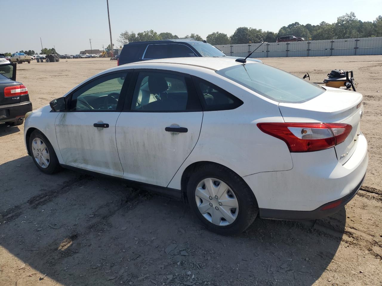 2014 Ford All models VIN 1FADP3E26EL430376 photo 2