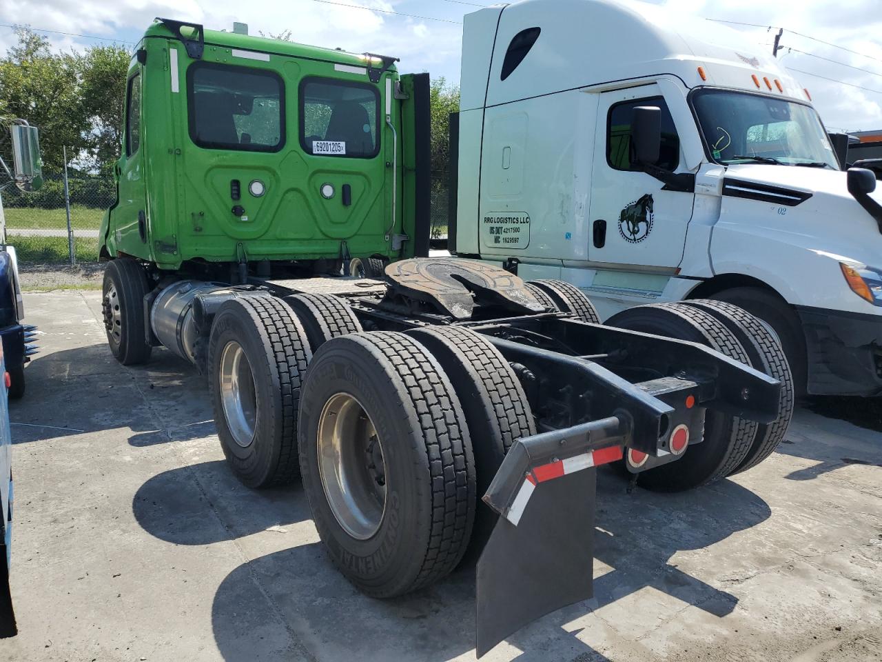 2021 FREIGHTLINER All other VIN 1FUJHTDV8MLMM8326 photo 3