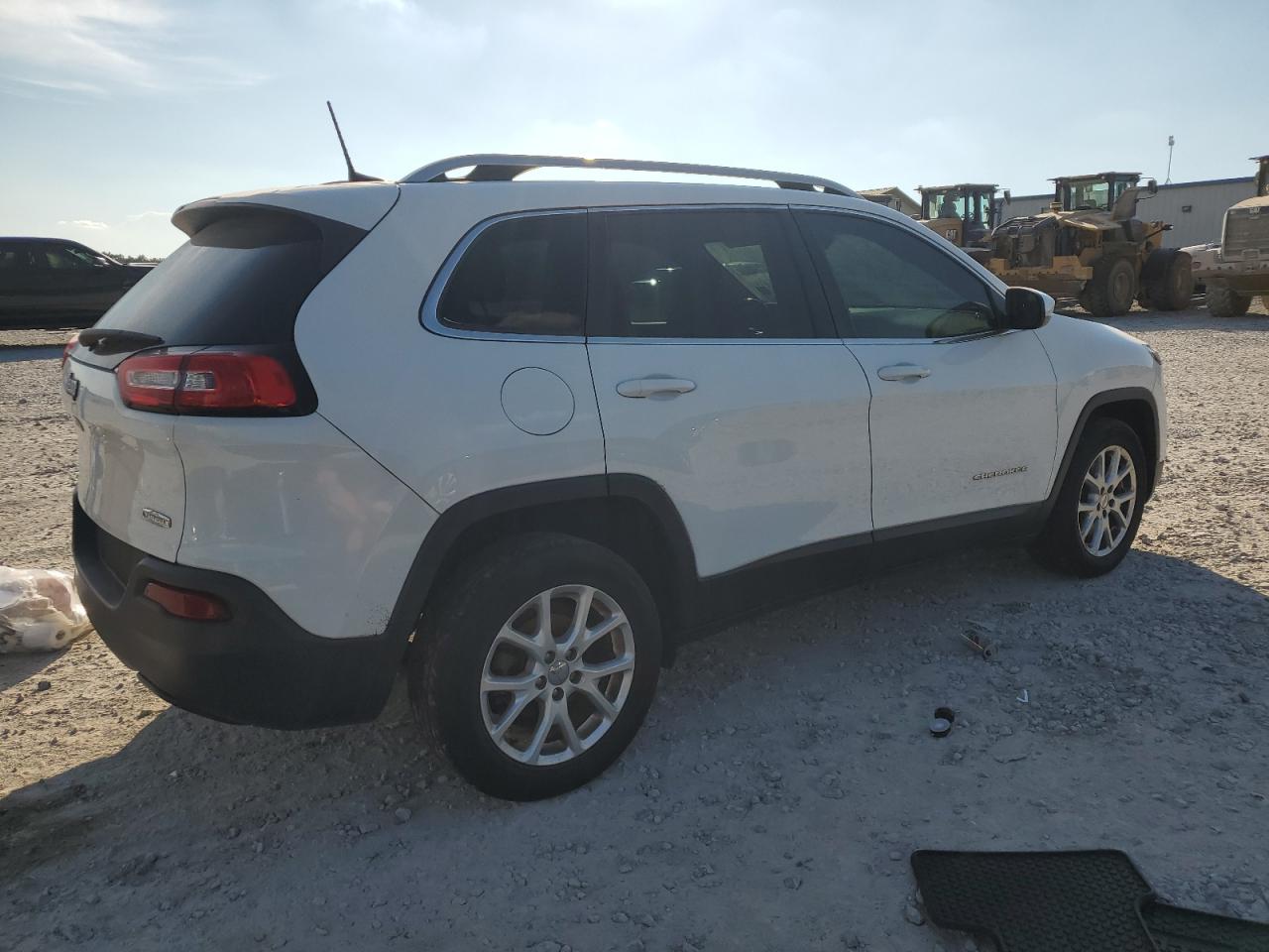 2018 JEEP Grand cher VIN 1C4PJLCB6JD574185 photo 3