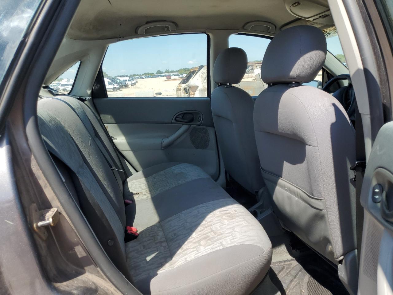 2005 Ford Focus VIN 1FAFP34N35W112850 photo 10
