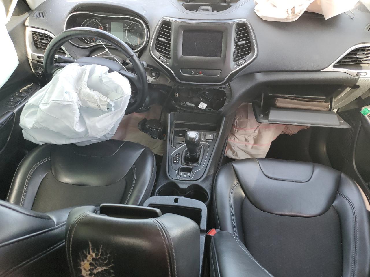 2019 Jeep Grand cher VIN 1C4PJLLB2KD318644 photo 8