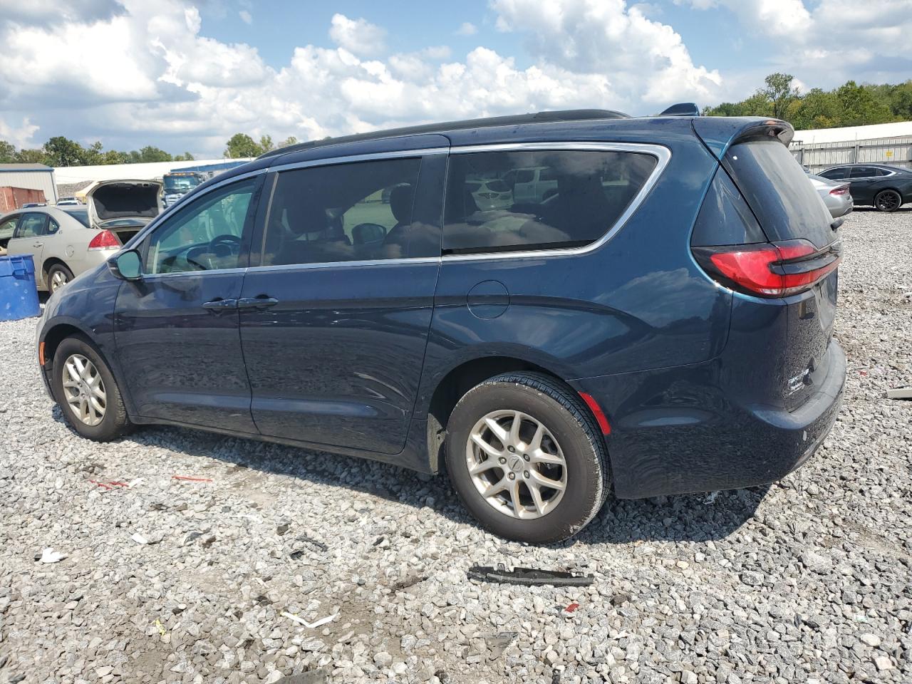 2022 Chrysler Pacifica VIN 2C4RC1BG4NR194138 photo 2