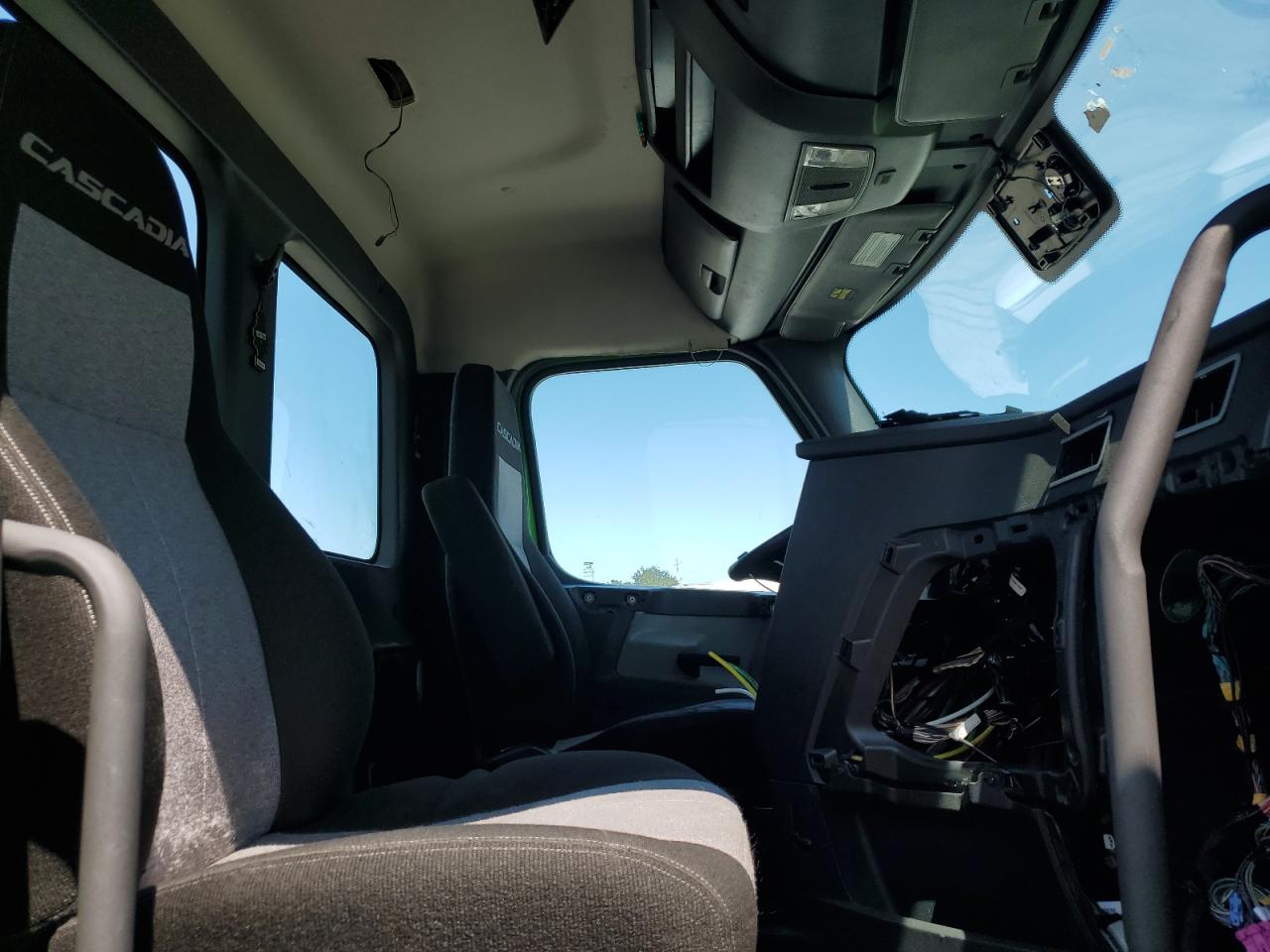 2021 FREIGHTLINER All other VIN 1FUJHTDV8MLMM8326 photo 6