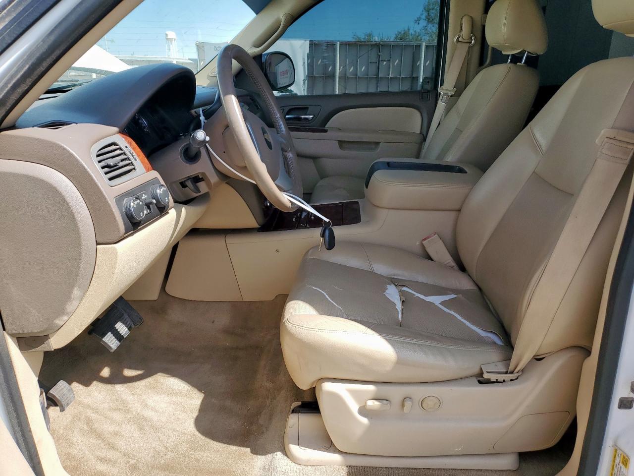 2013 Chevrolet Tahoe VIN 1GNSKCE02DR294992 photo 7