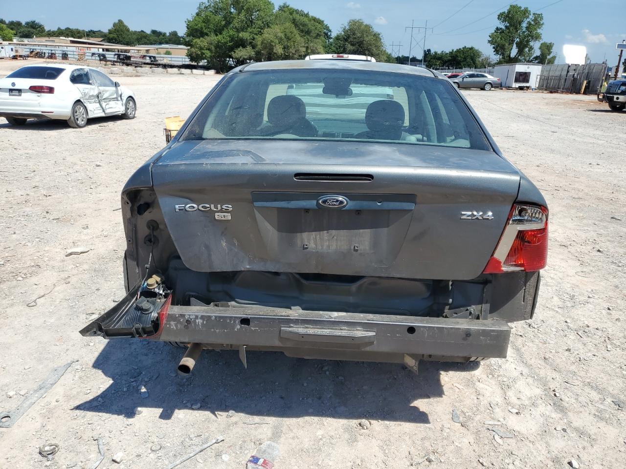 2005 Ford Focus VIN 1FAFP34N35W112850 photo 6
