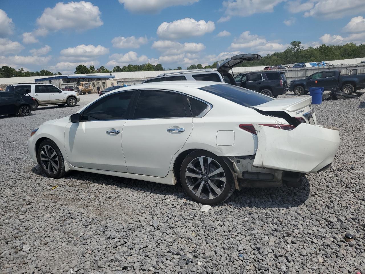 2017 Nissan Altima VIN 1N4AL3AP1HN349553 photo 2