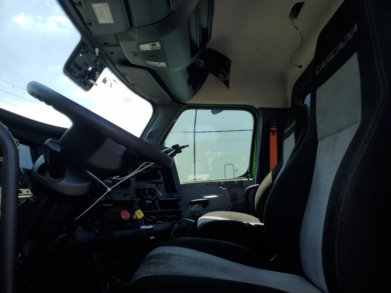 2021 FREIGHTLINER All other VIN 1FUJHTDV8MLMM8326 photo 5