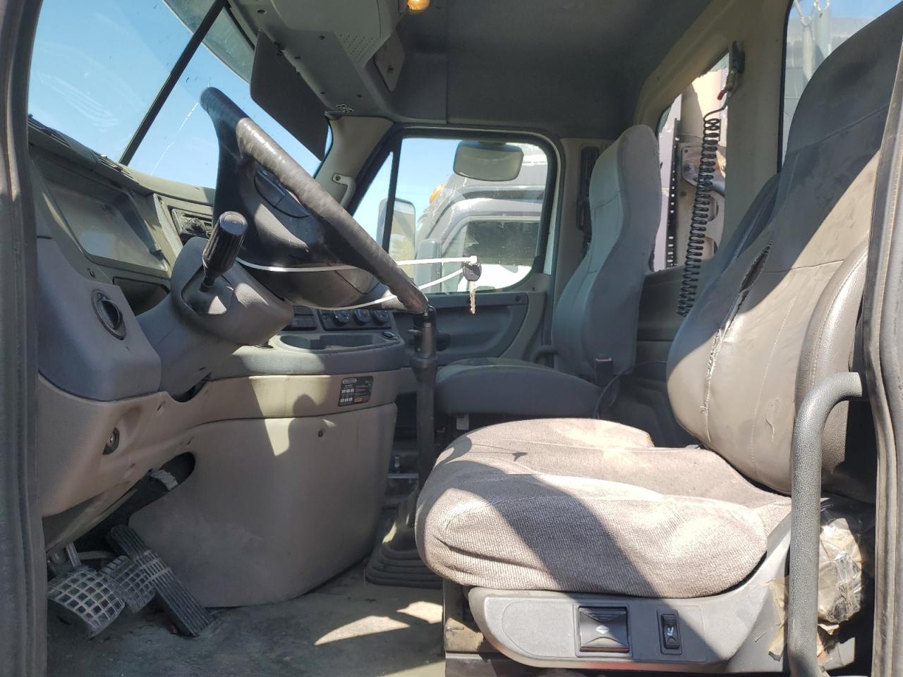 2012 FREIGHTLINER Cascadia 1 VIN 1FUBGDDV4CLBF0494 photo 5
