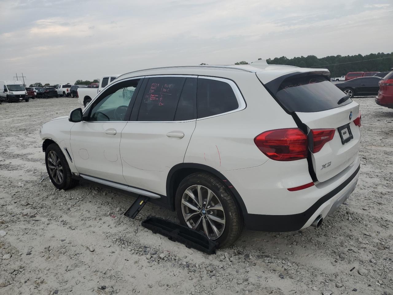 2019 BMW X3 VIN 5UXTR7C55KLE96290 photo 2