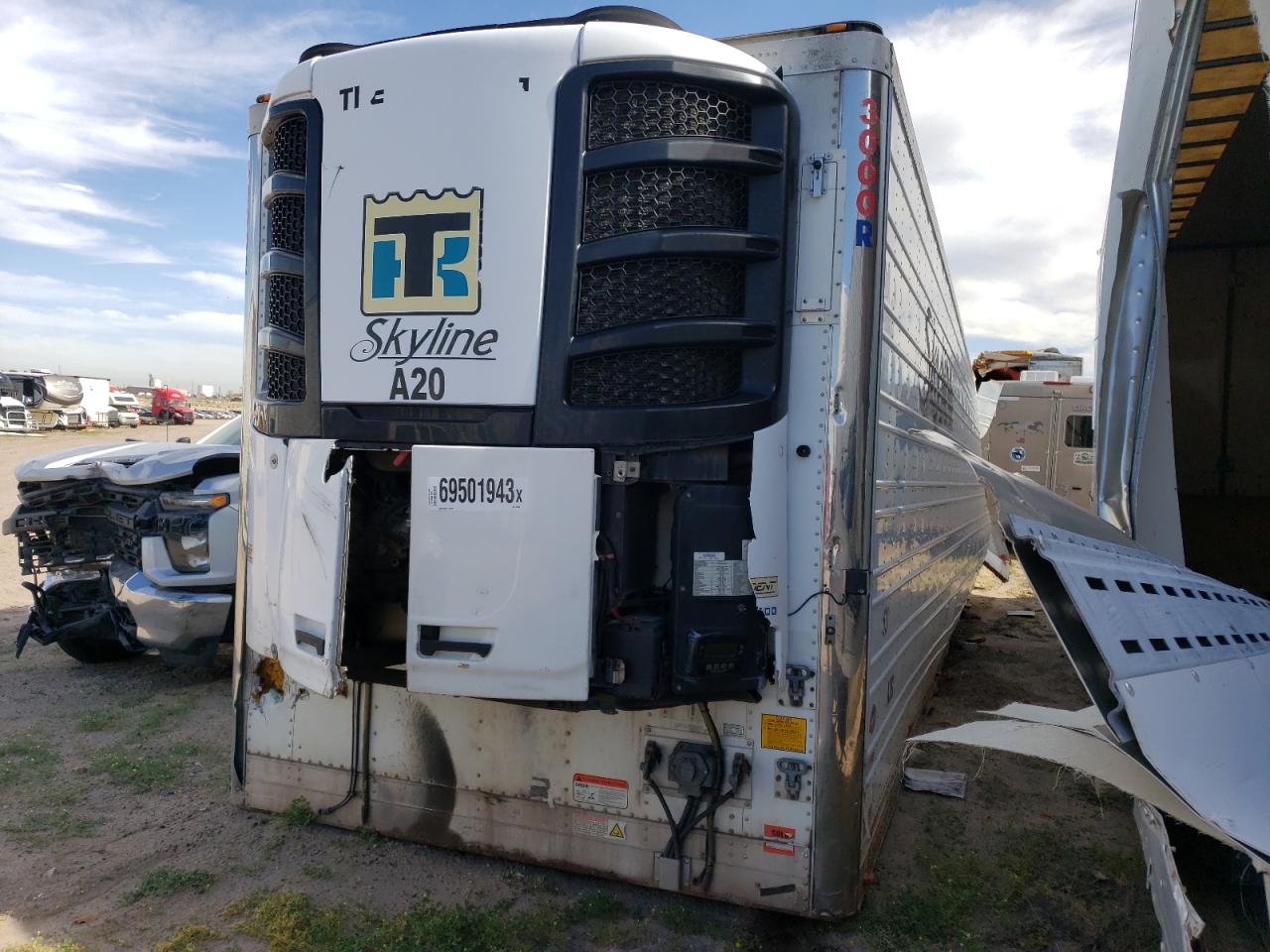 2015 UTILITY All models VIN 1UYVS2535FU263554 photo 2
