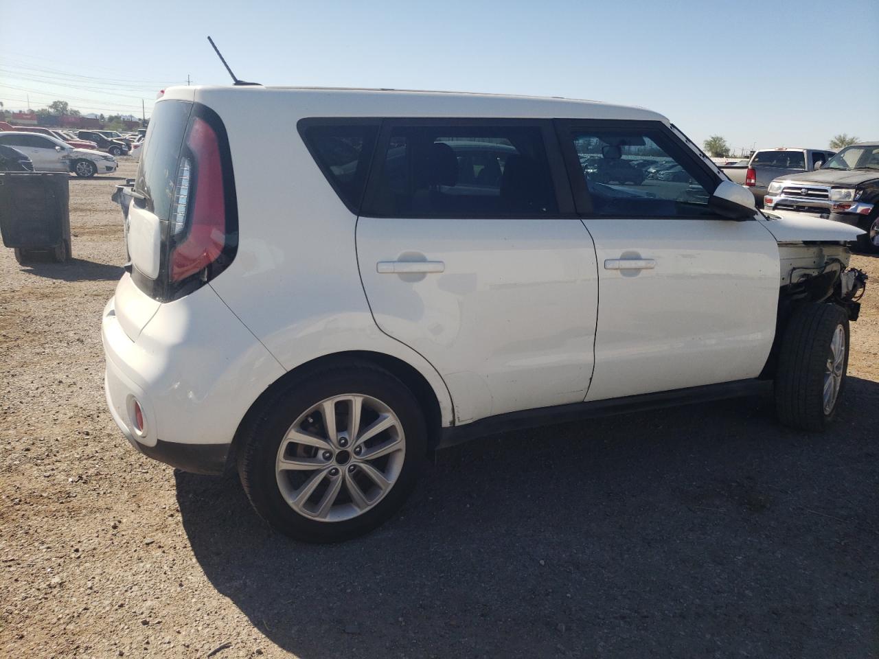 2018 KIA Soul VIN KNDJP3A53J7619728 photo 3