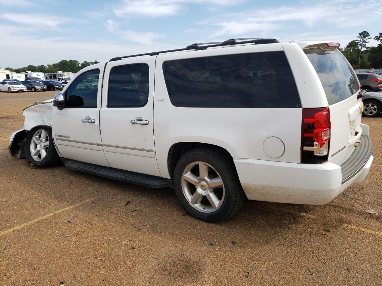 2013 CHEVROLET Suburban VIN 1GNSKKE7XDR270897 photo 2