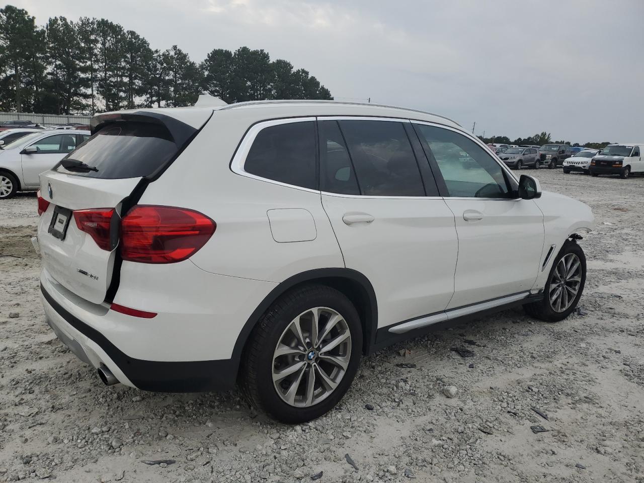 2019 BMW X3 VIN 5UXTR7C55KLE96290 photo 3