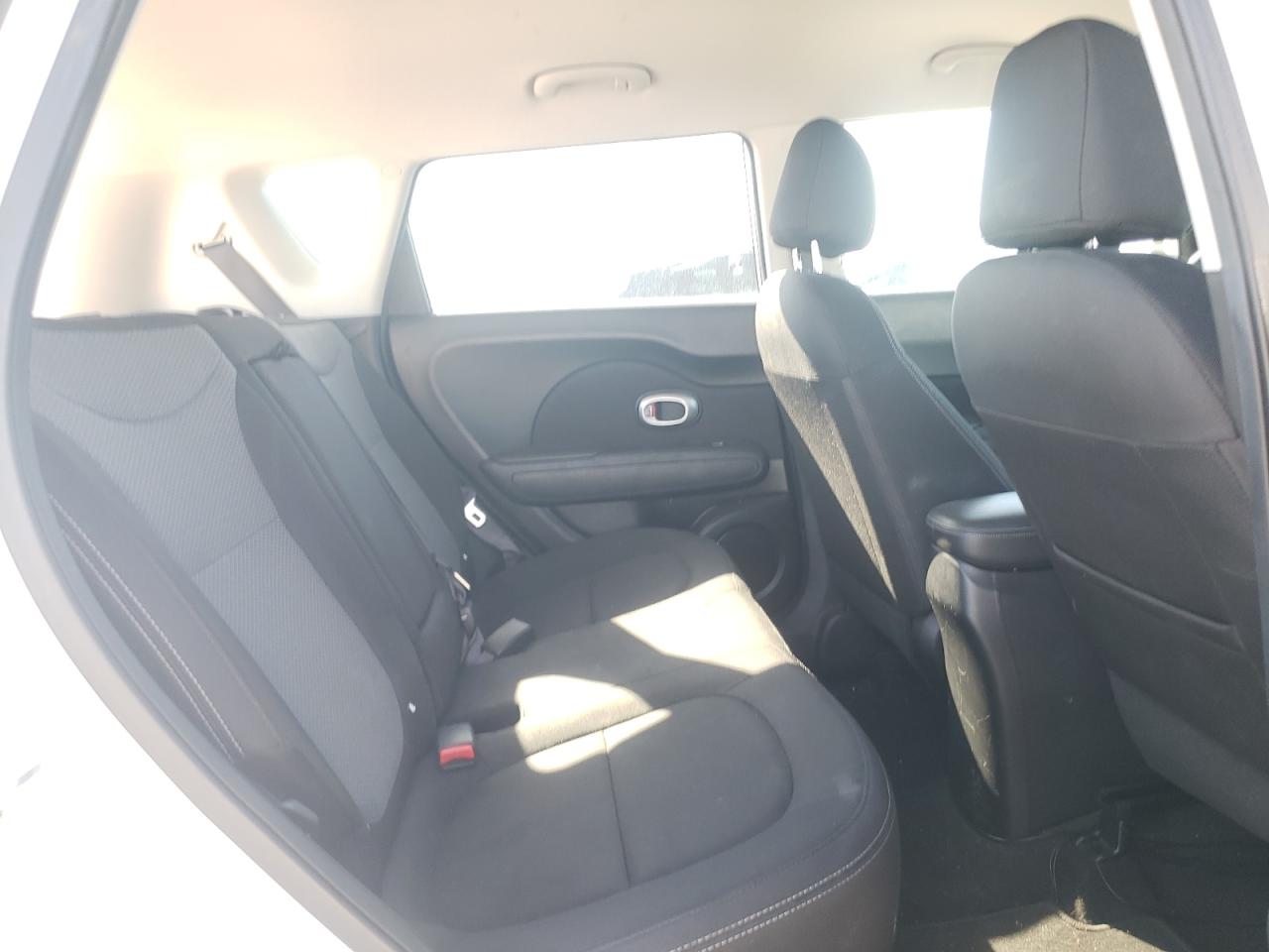 2018 KIA Soul VIN KNDJP3A53J7619728 photo 10