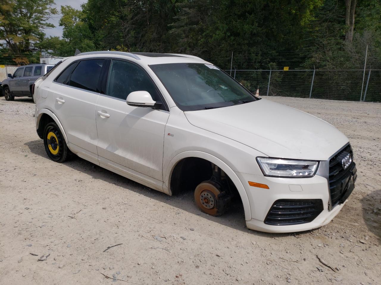 2017 AUDI Q3 VIN WA1GCCFS3HR015920 photo 4