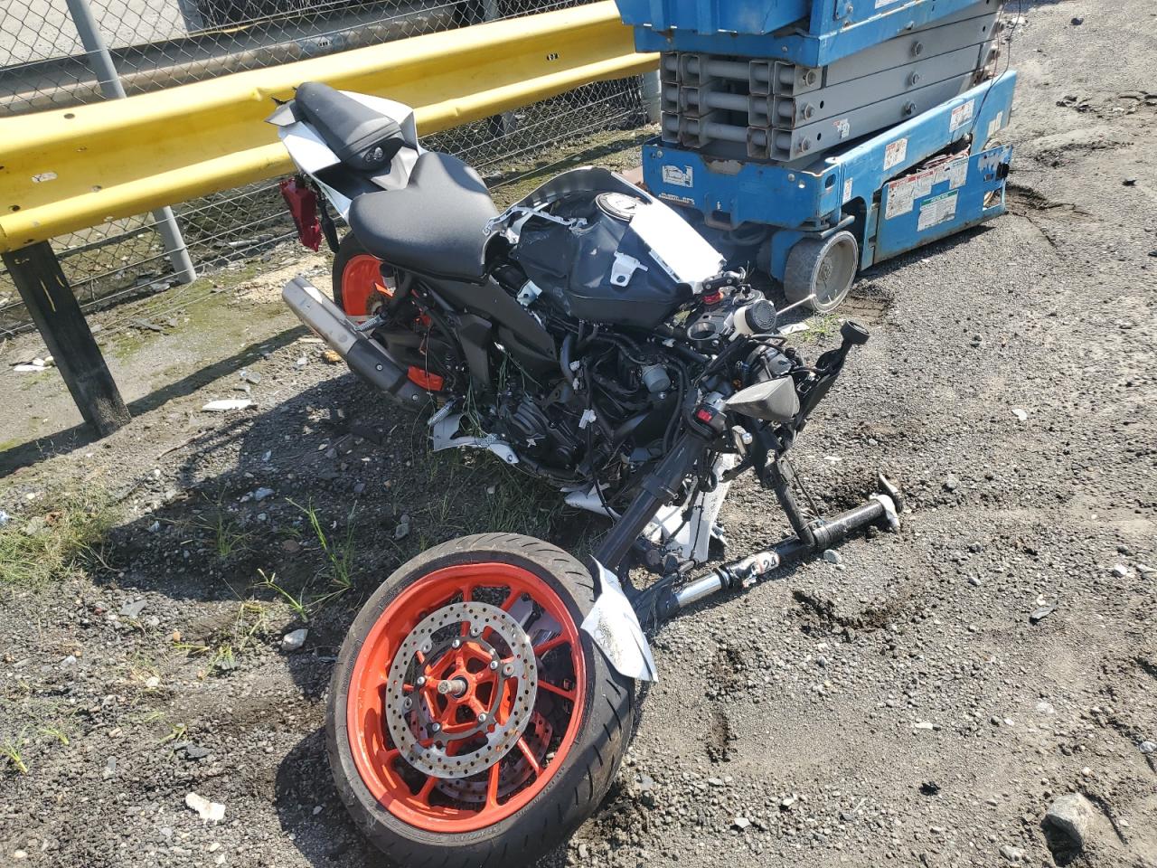 2023 YAMAHA YZFR7 VIN JYARM38EXPA006756 photo 1