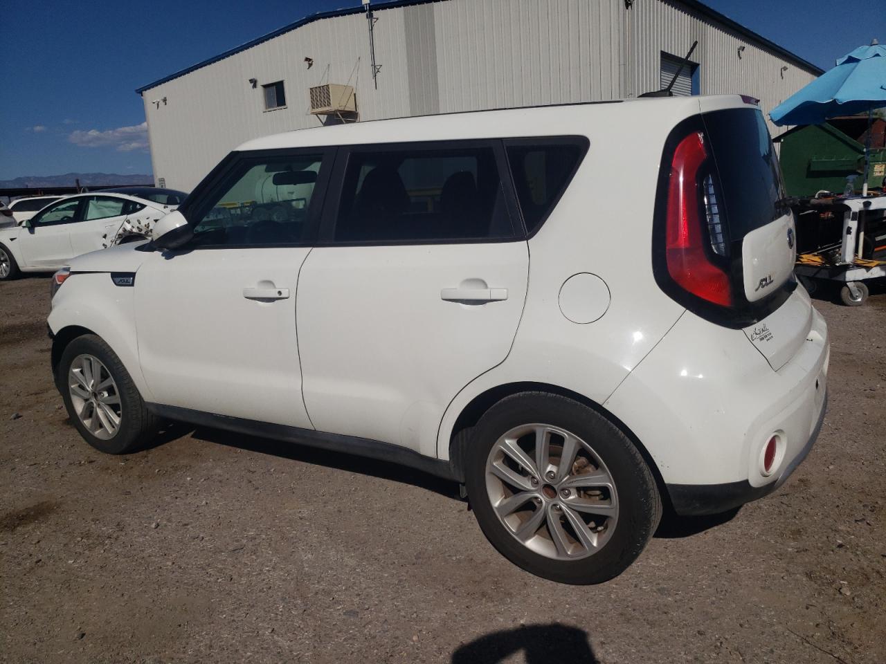 2018 KIA Soul VIN KNDJP3A53J7619728 photo 2