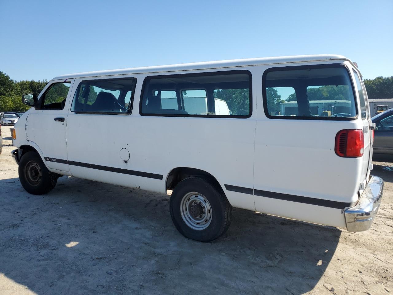 2002 DODGE B series VIN 2B5WB35Z12K109414 photo 2