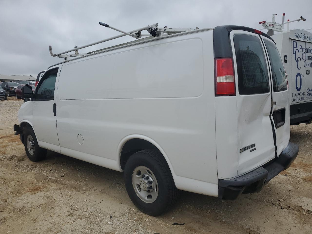 2015 Chevrolet Express VIN 1GCWGFCF9F1278049 photo 2