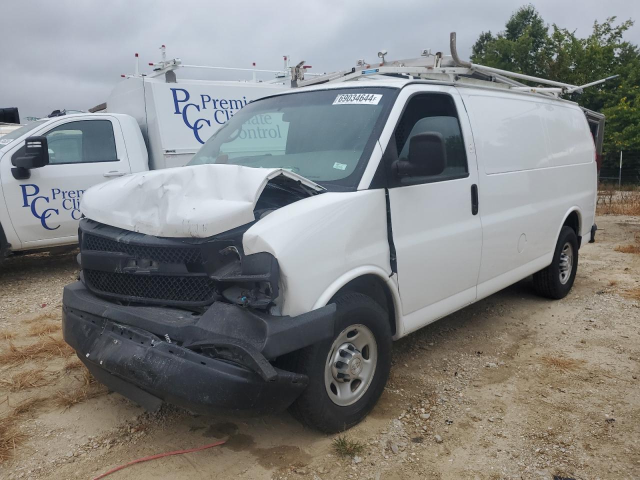 2015 Chevrolet Express VIN 1GCWGFCF9F1278049 photo 1