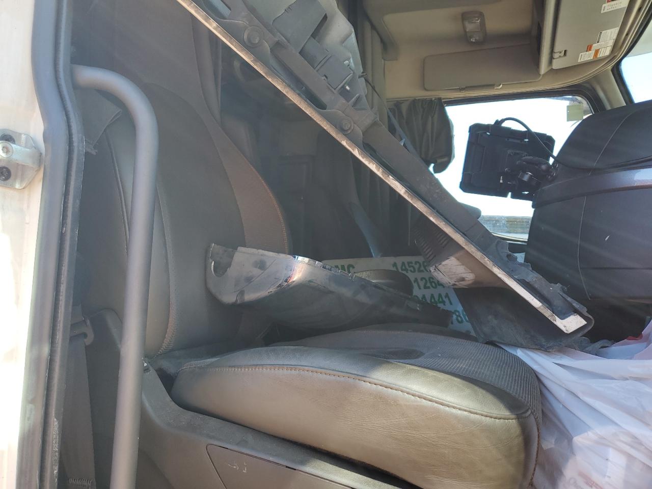 2022 Volvo Vn VIN 4V4NC9EHXNN287863 photo 5