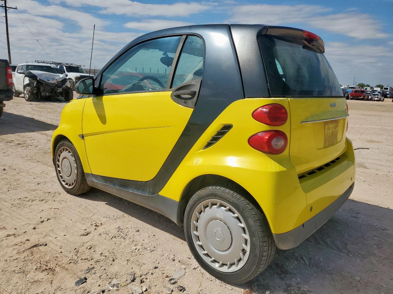 2010 Smart Fortwo VIN WMEEJ3BA9AK365925 photo 2