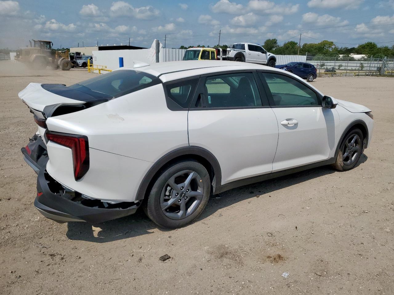2025 Kia All other VIN 3KPFT4DE6SE058574 photo 3