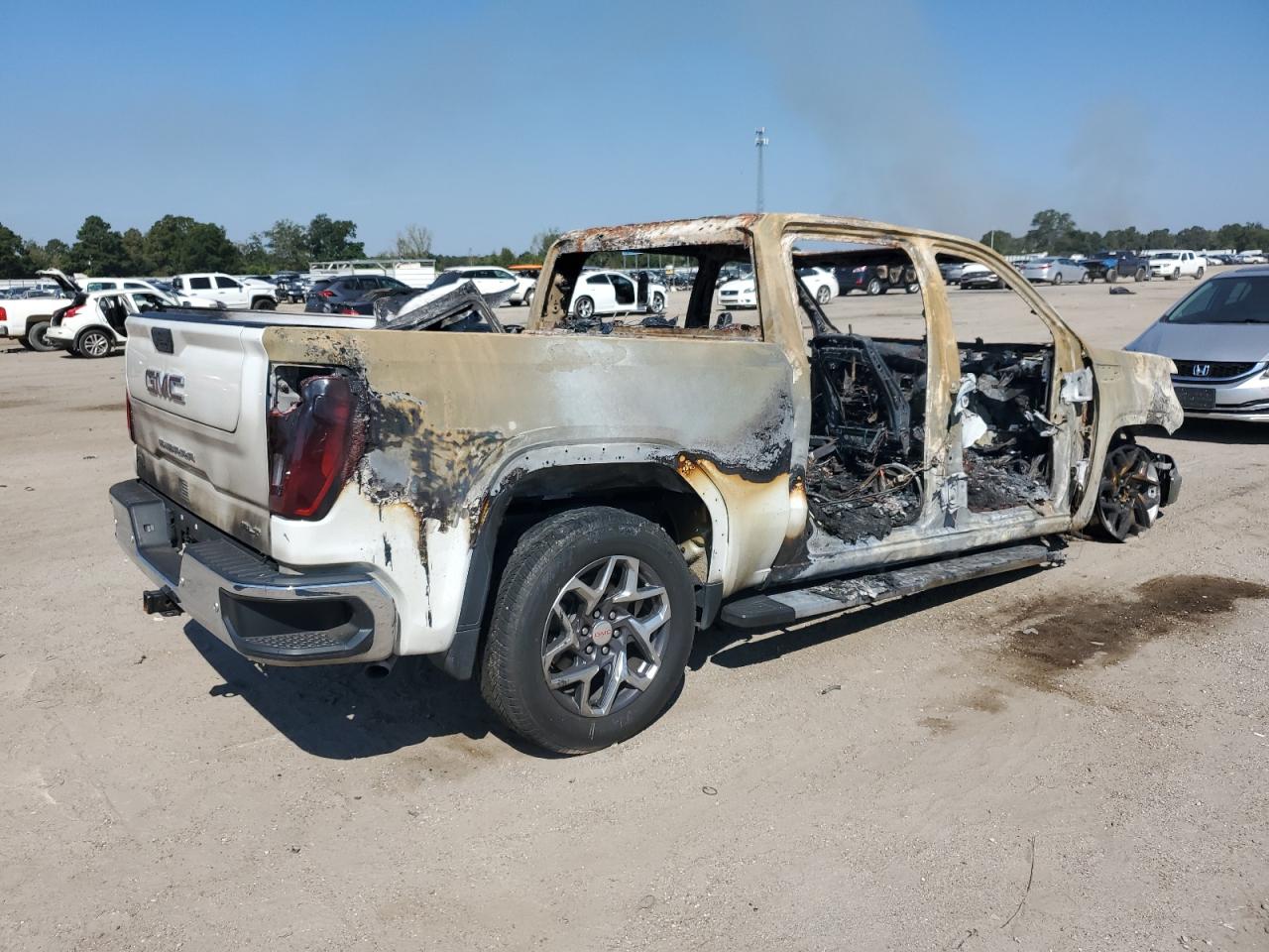 2022 GMC Sierra c15 VIN 3GTPHDEDXNG577213 photo 3