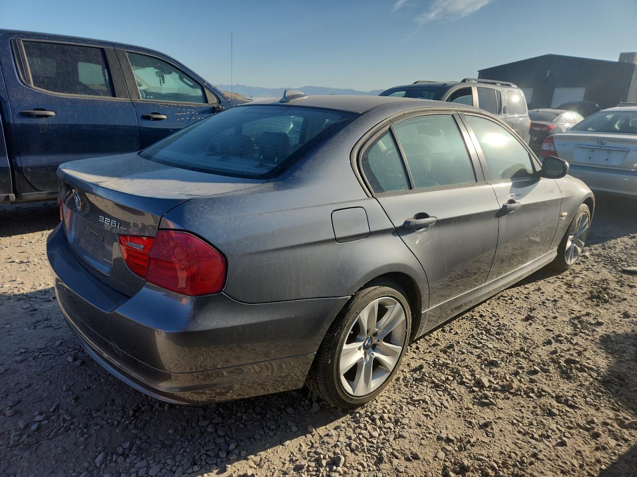 2011 BMW 3 series VIN WBAPK5G50BNN26381 photo 3