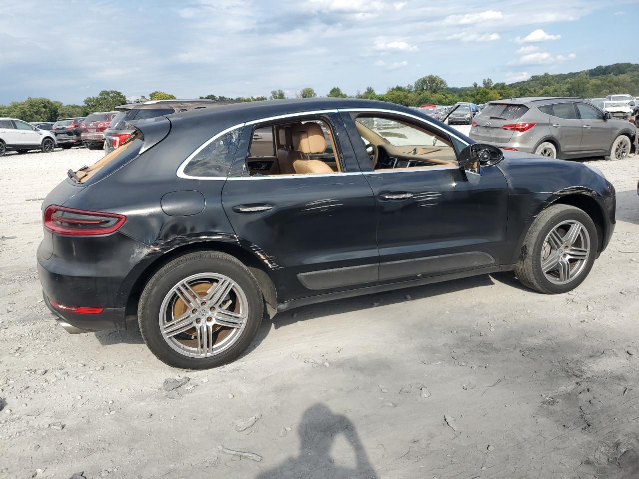 2016 Porsche Macan VIN WP1AB2A52GLB50168 photo 3