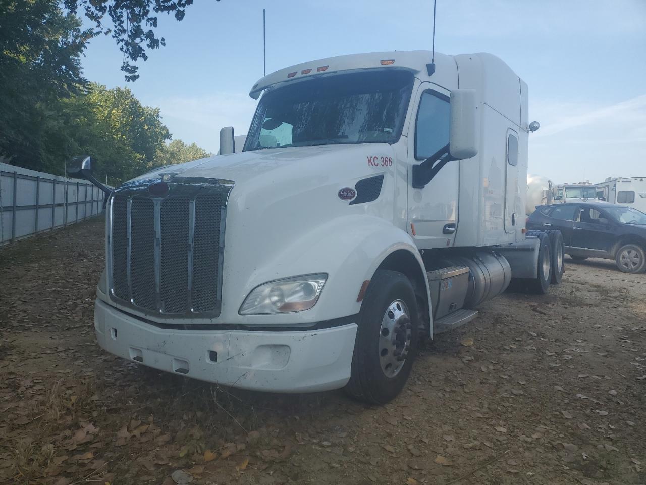 2019 PETERBILT All models VIN 1XPBD49X7KD423138 photo 2