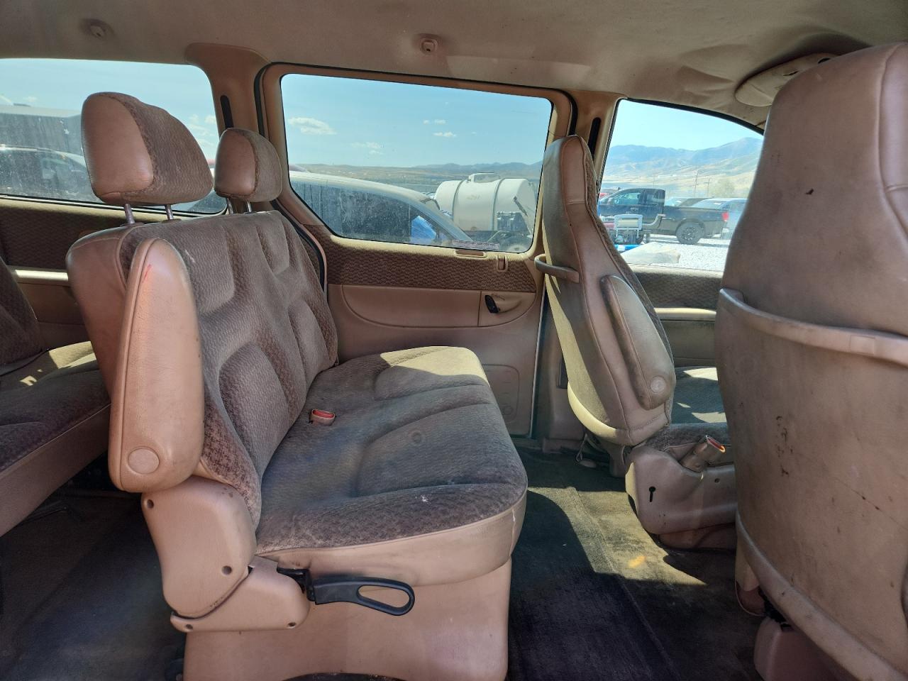2000 Dodge Caravan VIN 1B4GP44R2YB664310 photo 11